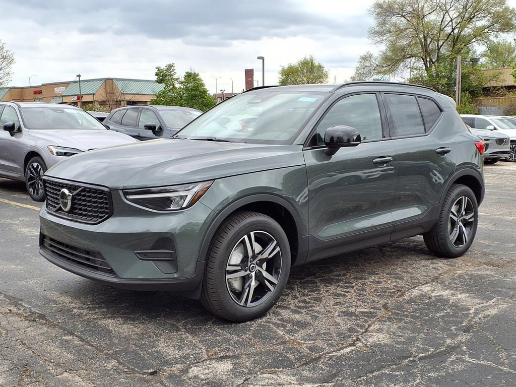 New 2026 Volvo XC40 B5 Core w/ Climate Package
