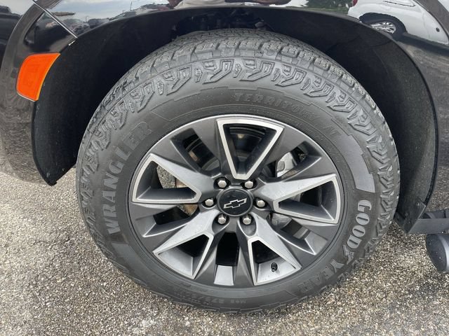 Used 2023 Chevrolet Tahoe Z71 w/ Z71 Off-Road Package AWD/4WD image 10