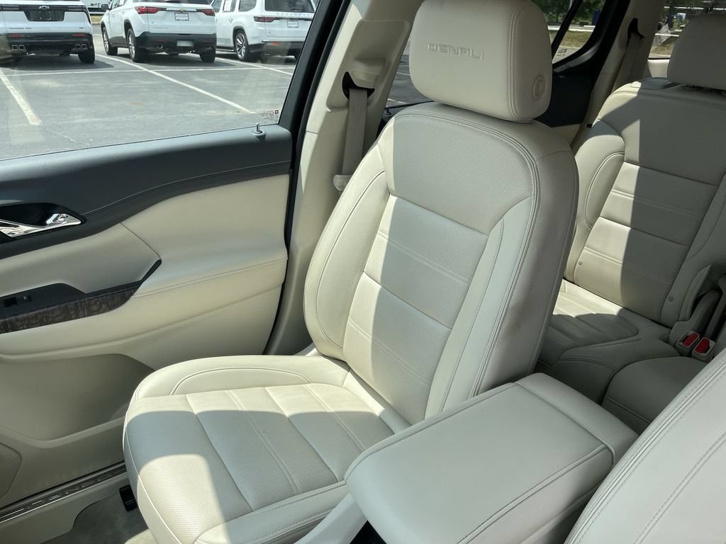 Used 2022 GMC Acadia Denali w/ Denali Ultimate Package AWD/4WD image 26
