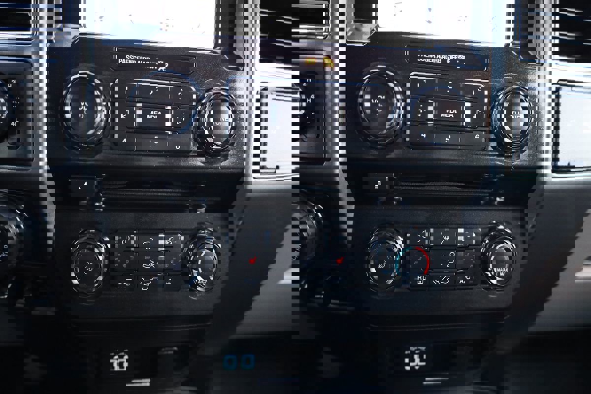 Used 2016 Ford F150 XLT w/ Equipment Group 302A Luxury image 28