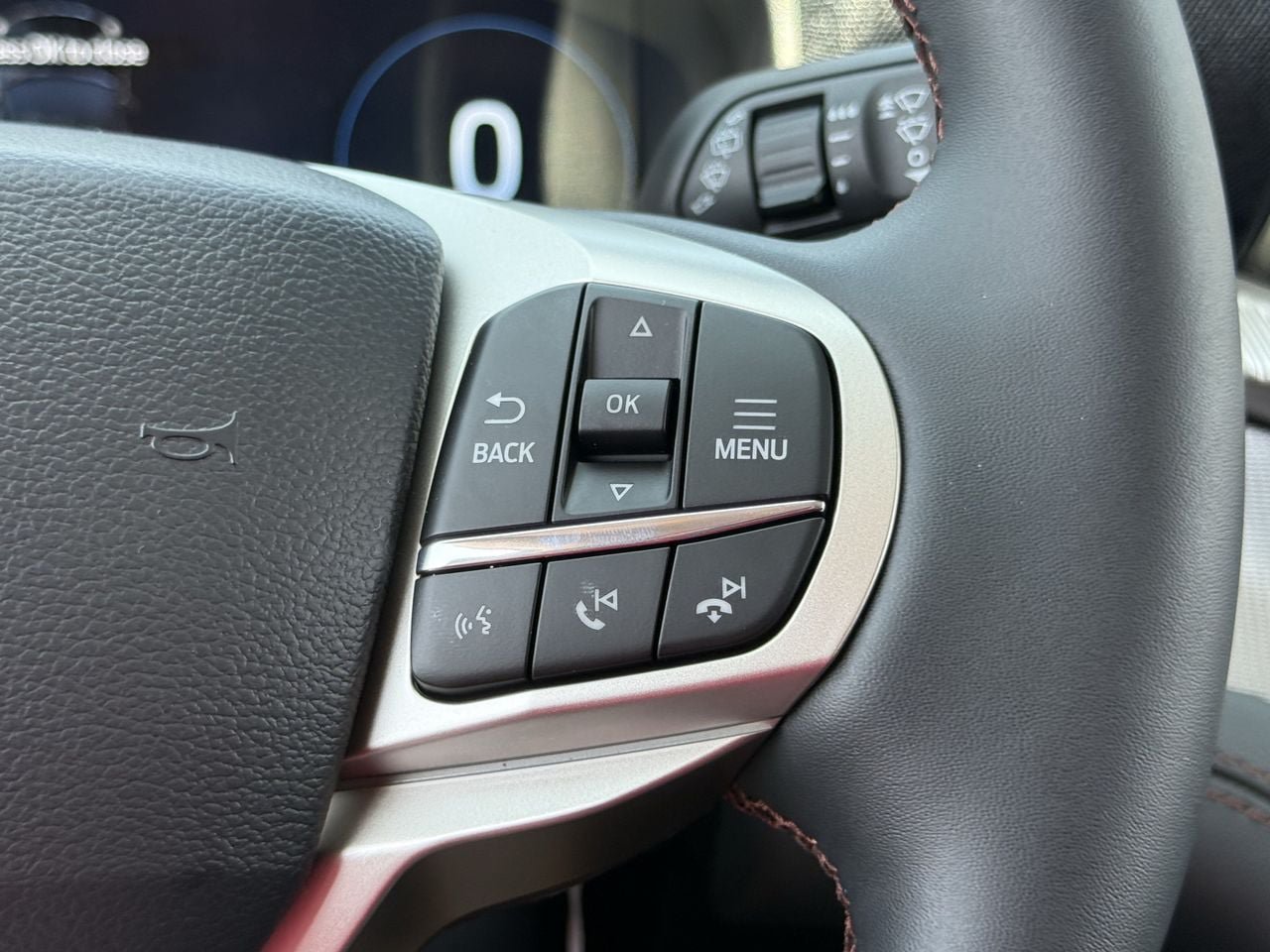 New 2026 Ford Explorer Active RWD image 11
