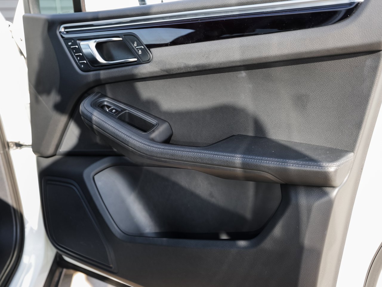 Certified 2023 Porsche Macan image 26