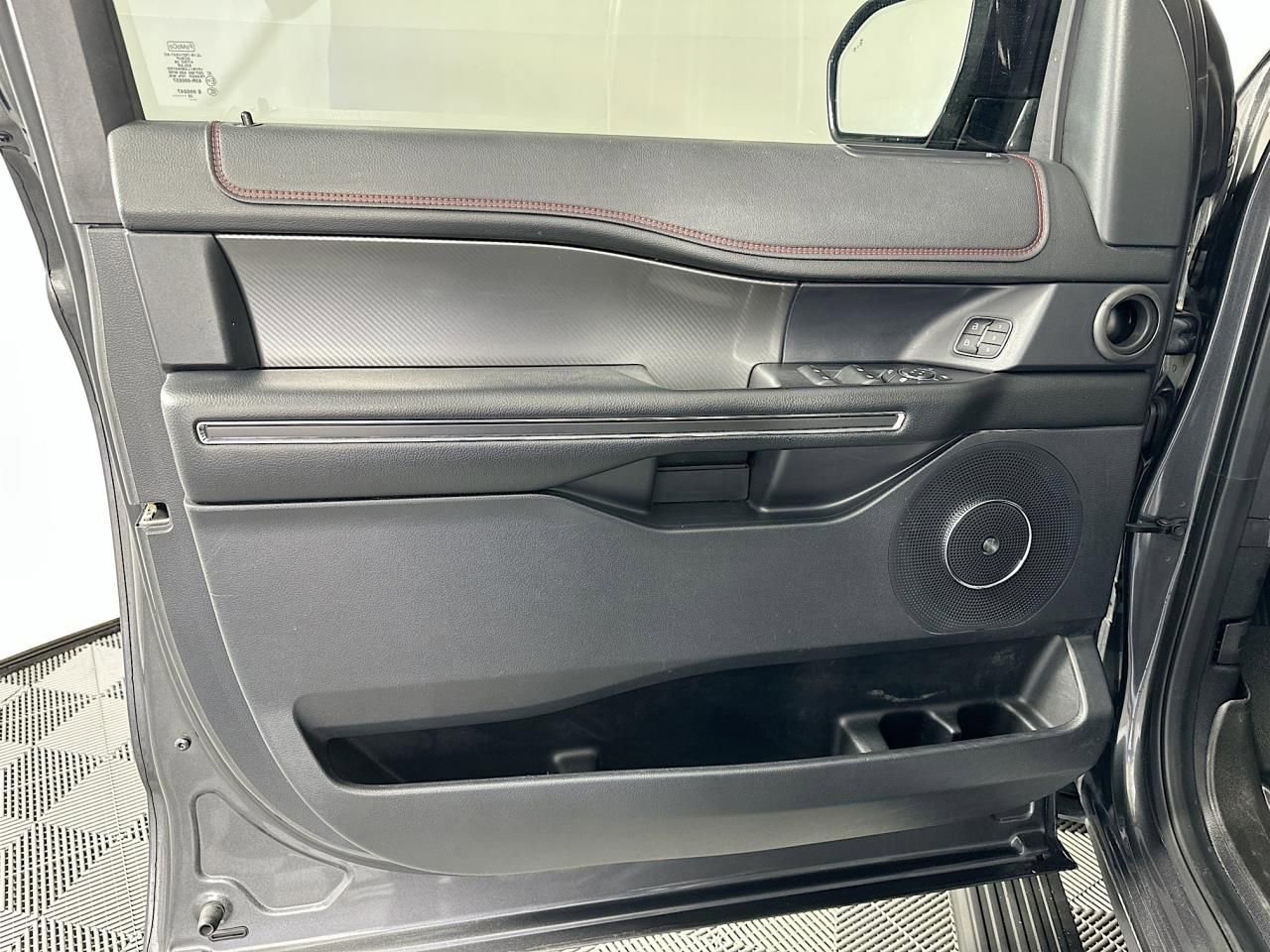 Used 2020 Ford Expedition Limited w/ Equipment Group 303A image 30