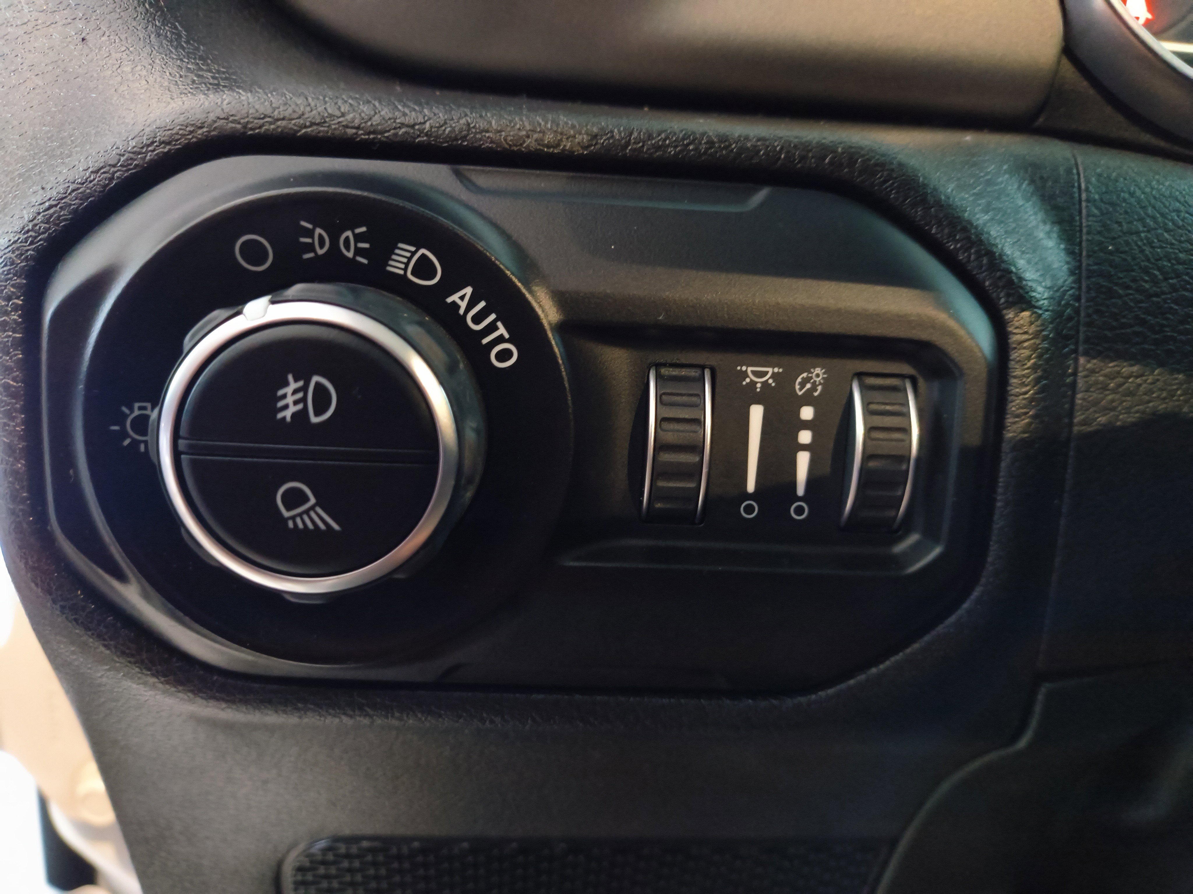 Used 2020 Jeep Gladiator Sport w/ Quick Order Package 24S image 13