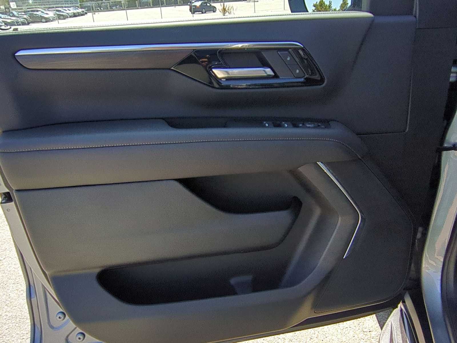 New 2026 Chevrolet Suburban LS RWD image 10
