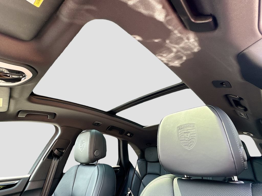 Certified 2025 Porsche Macan S AWD/4WD image 14