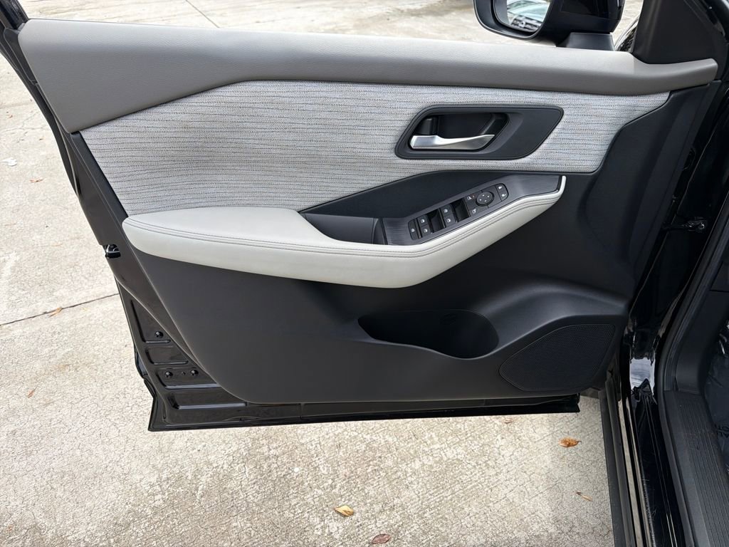 Used 2023 Nissan Rogue SV FWD image 17