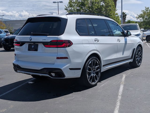 New 2026 BMW X7 xDrive40i image 2