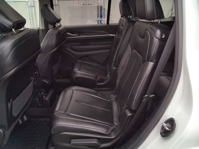 Used 2023 Jeep Grand Cherokee L Limited w/ Black Appearance Package AWD/4WD image 10