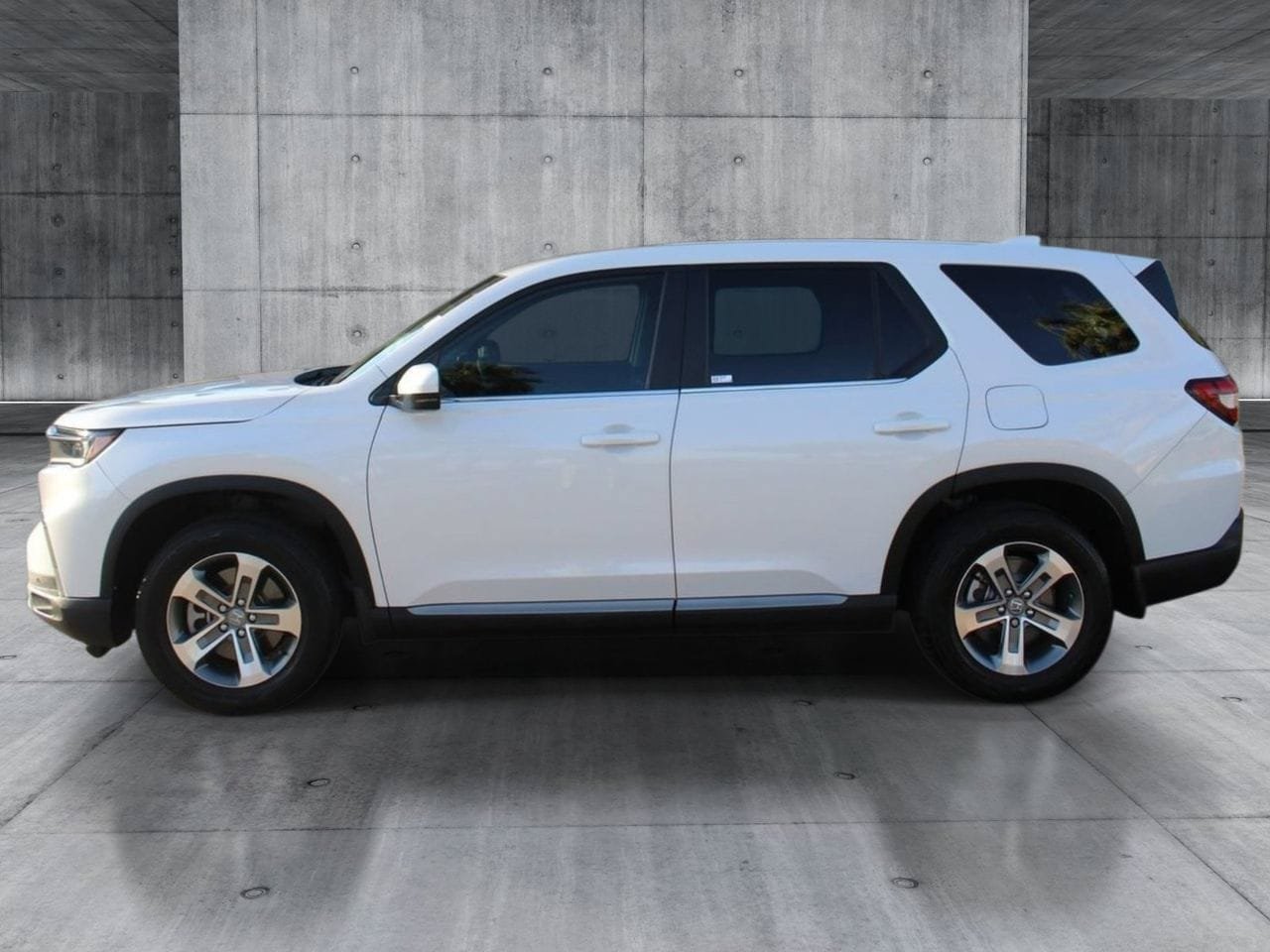Used 2023 Honda Pilot EX-L image 2