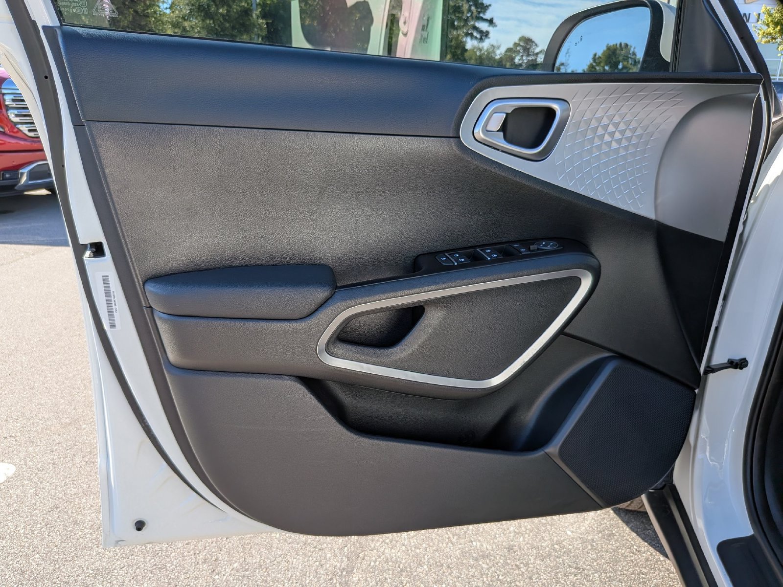 Used 2025 Kia Soul LX FWD image 12