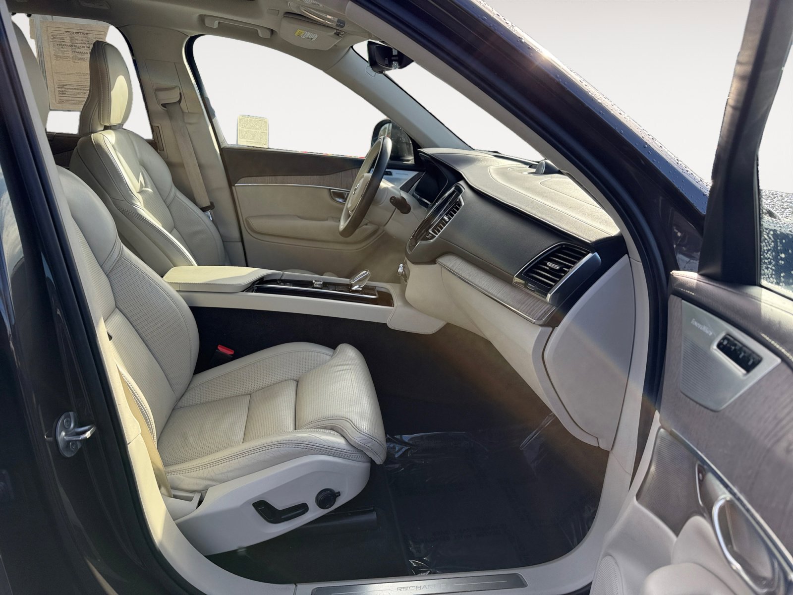 Used 2023 Volvo XC90 T8 Ultimate w/ Protection Package Premier image 19