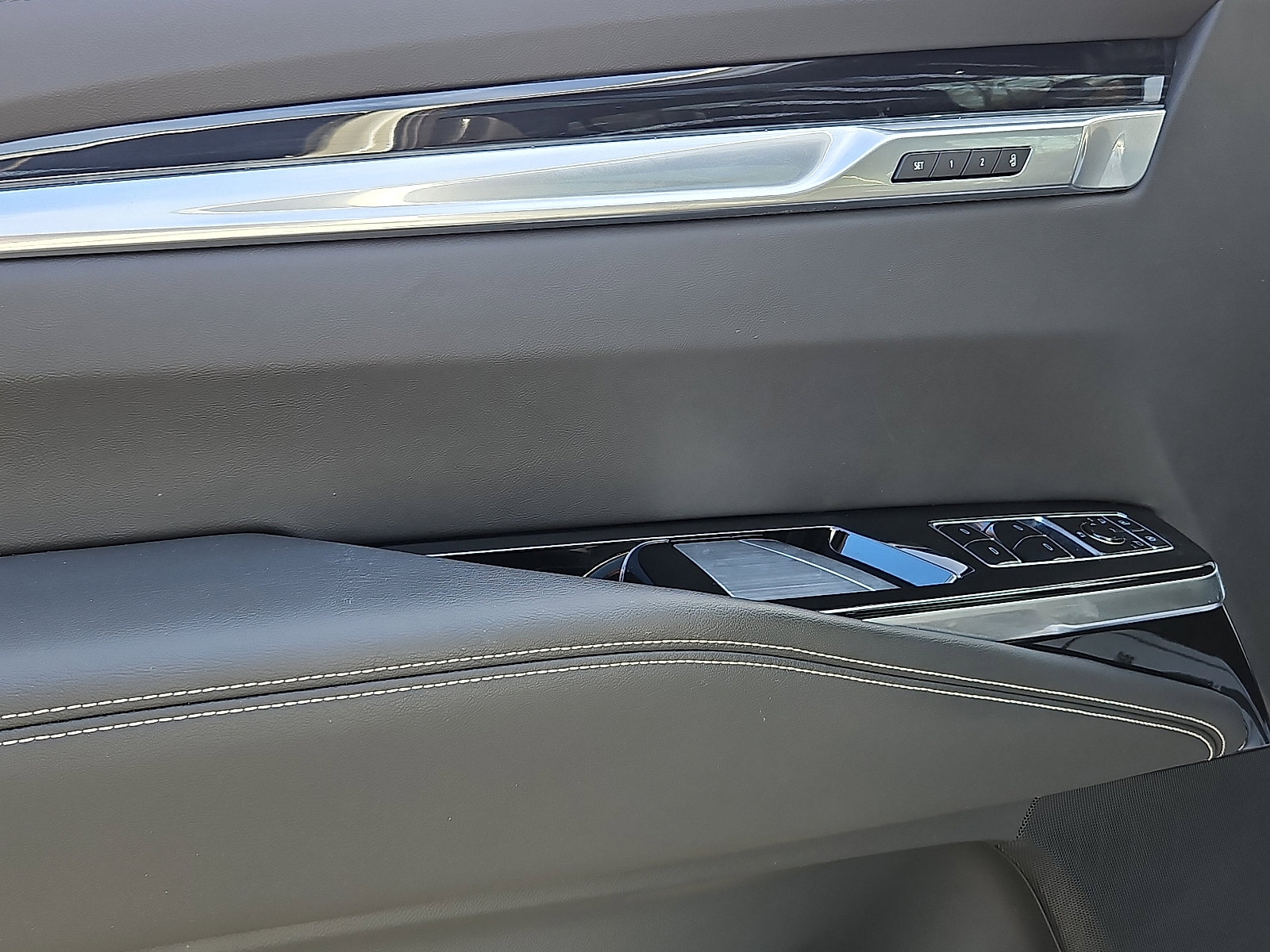 Certified 2025 Cadillac Escalade Sport w/ LPO, ONYX Package image 12