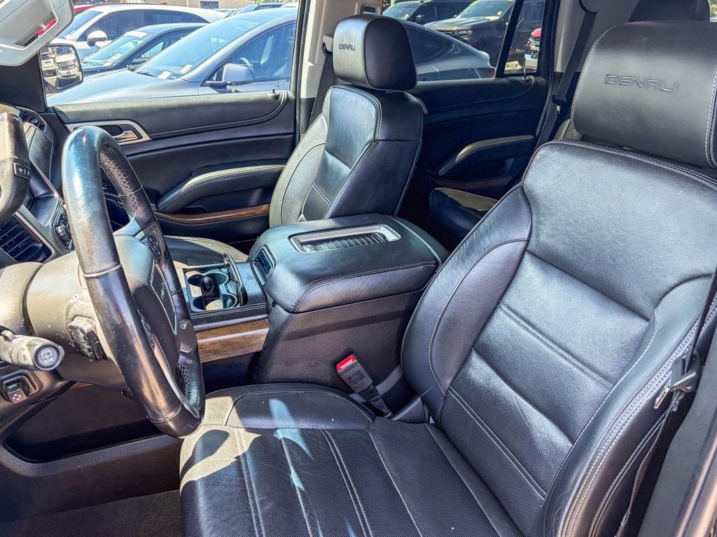 Used 2019 GMC Yukon Denali w/ Denali Ultimate Package AWD/4WD image 9