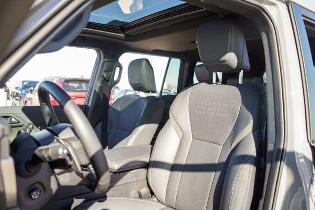 Used 2024 Lexus GX 550 AWD/4WD image 17