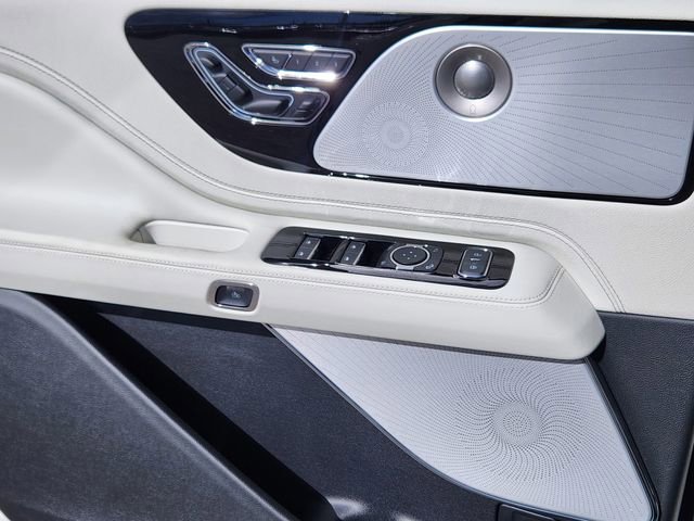 New 2026 Lincoln Aviator Black Label w/ Jet Appearance Package image 9