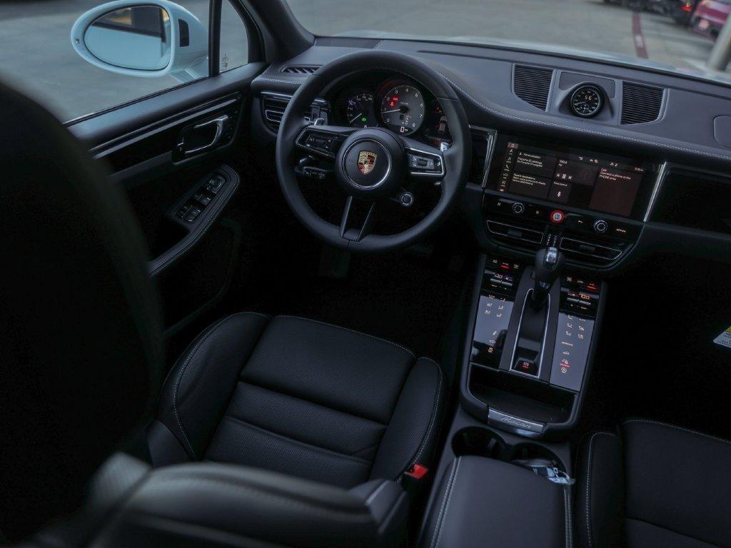 Certified 2026 Porsche Macan S AWD/4WD image 37