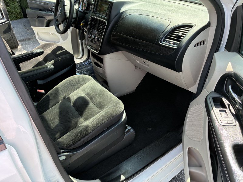 Used 2019 Dodge Grand Caravan SE FWD image 18