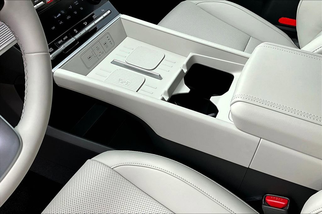 Used 2025 Hyundai Santa Fe SEL image 14