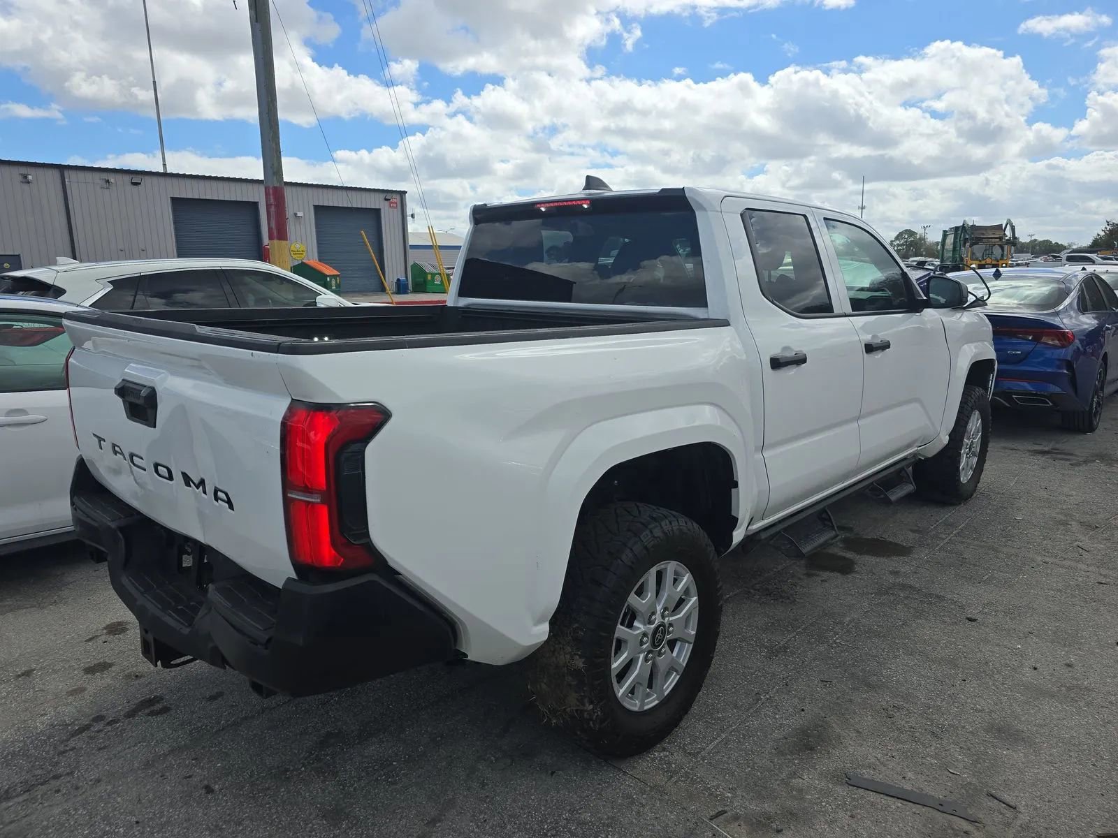Used 2025 Toyota Tacoma SR image 3