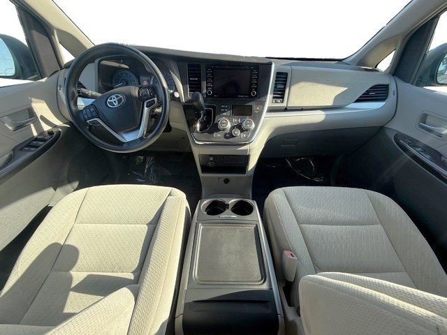 Used 2019 Toyota Sienna LE w/ Carpet Mat Package image 26