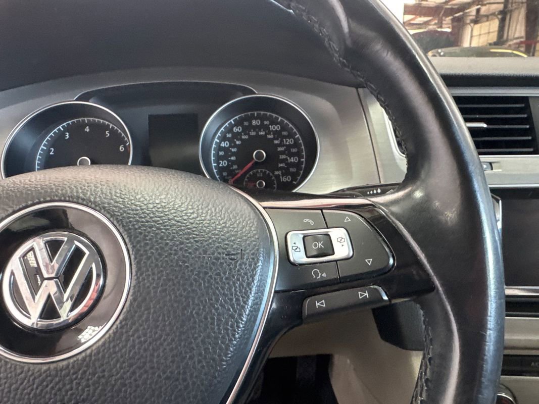 Used 2015 Volkswagen Golf S image 13