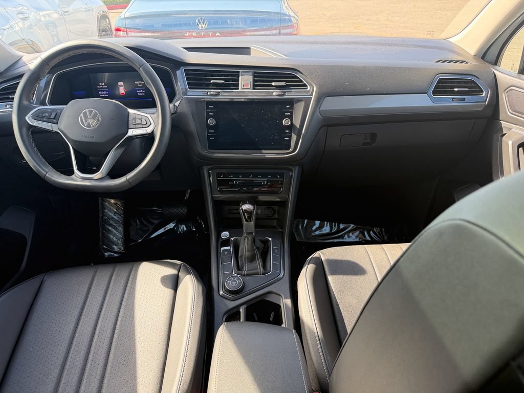 Used 2023 Volkswagen Tiguan SE w/ Panoramic Sunroof Package AWD/4WD image 24