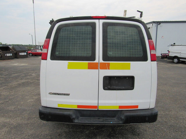 Used 2017 Chevrolet Express 2500 RWD image 4