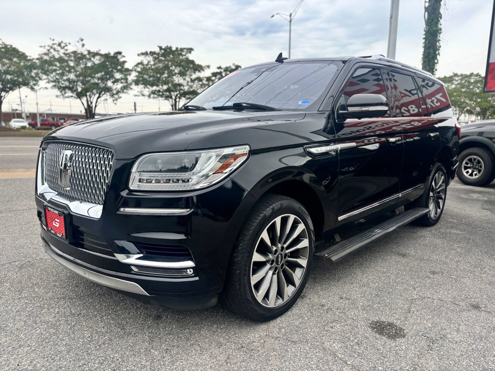 Used 2018 Lincoln Navigator Select w/ Technology Package AWD/4WD image 7