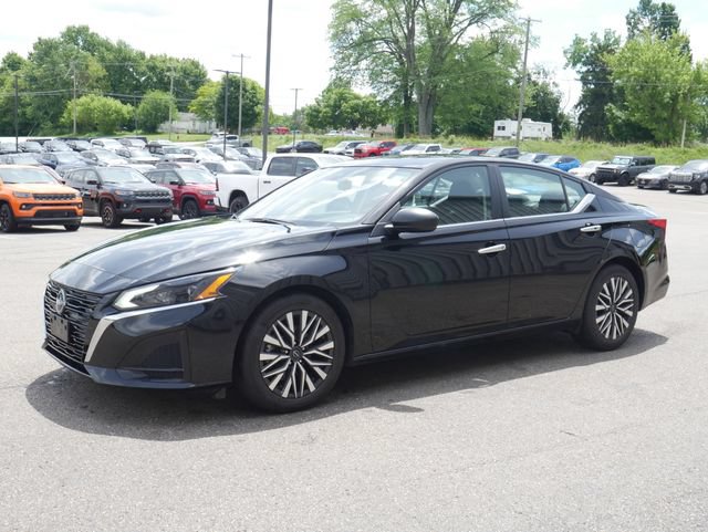 Used 2024 Nissan Altima 2.5 SV FWD image 6