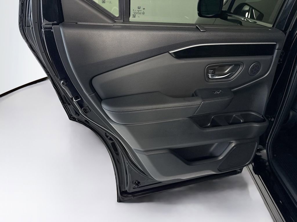 Certified 2025 Honda Pilot EX-L image 27
