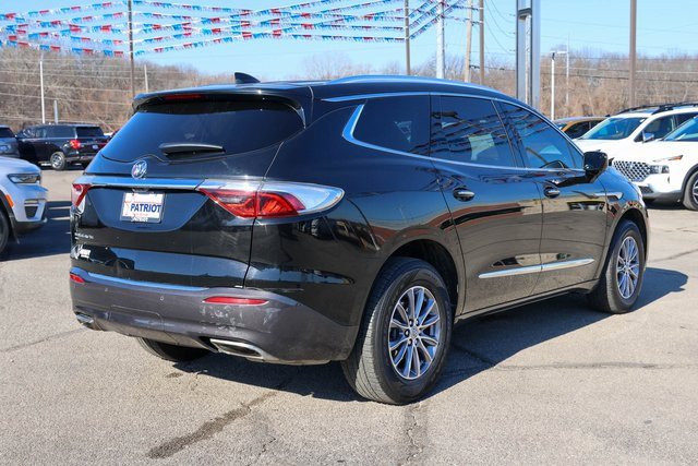 Used 2024 Buick Enclave Premium image 3