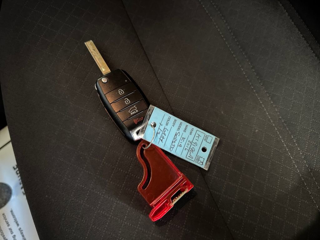 Used 2016 Kia Sorento LX w/ LX Convenience Package image 32