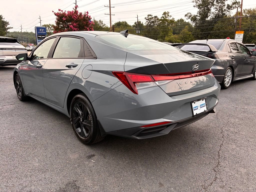 Used 2022 Hyundai Elantra SEL FWD image 5