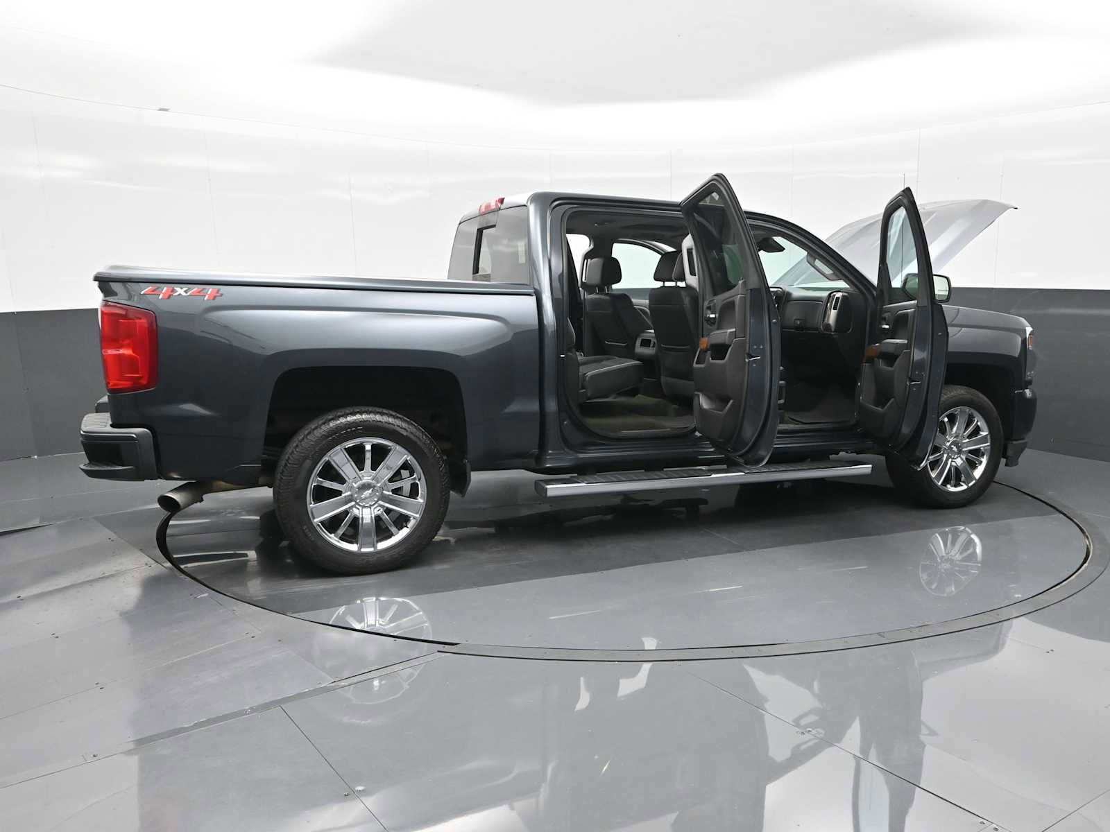 Used 2018 Chevrolet Silverado 1500 High Country image 31