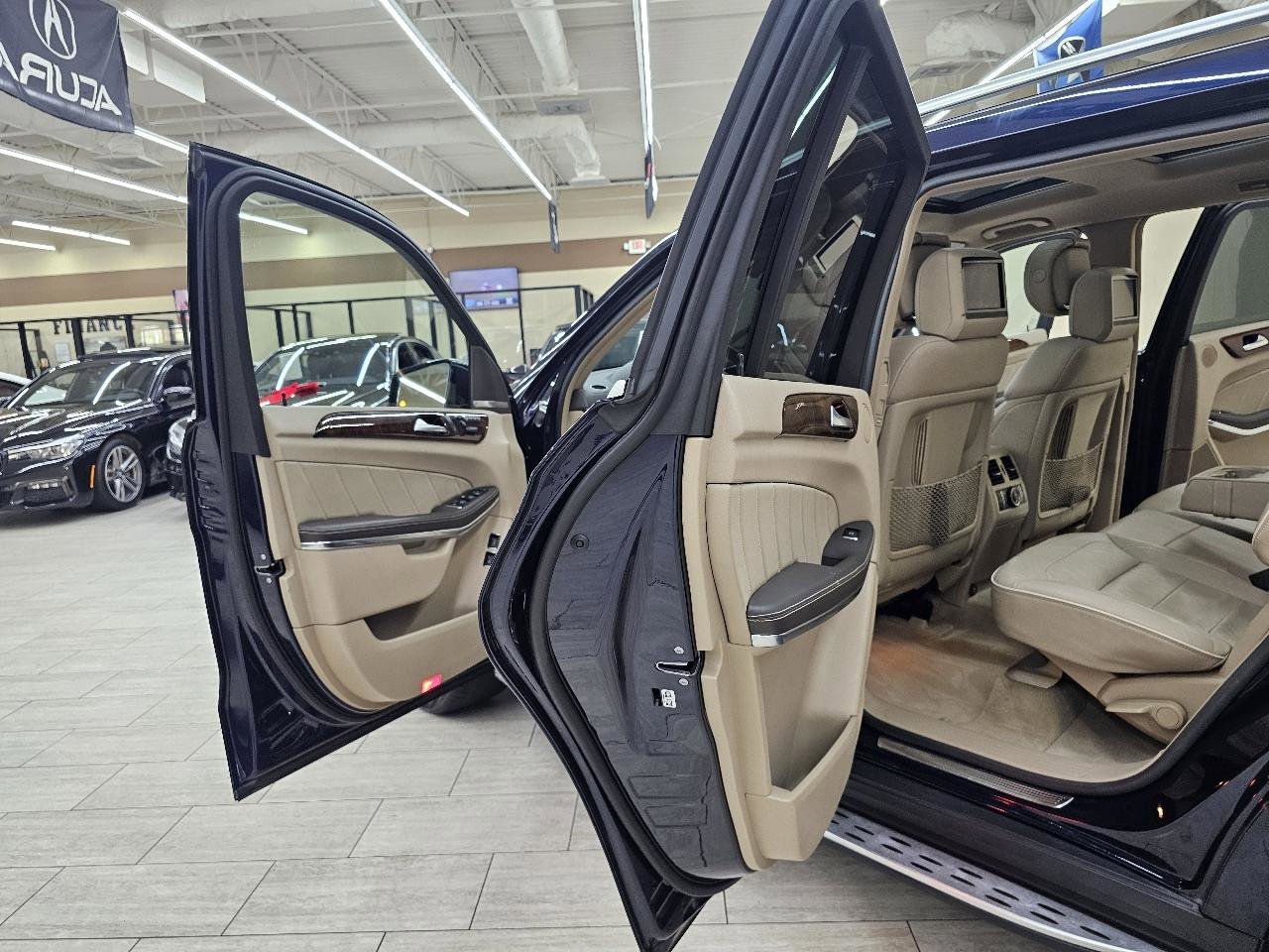 Used 2014 Mercedes-Benz GL 550 4MATIC image 17