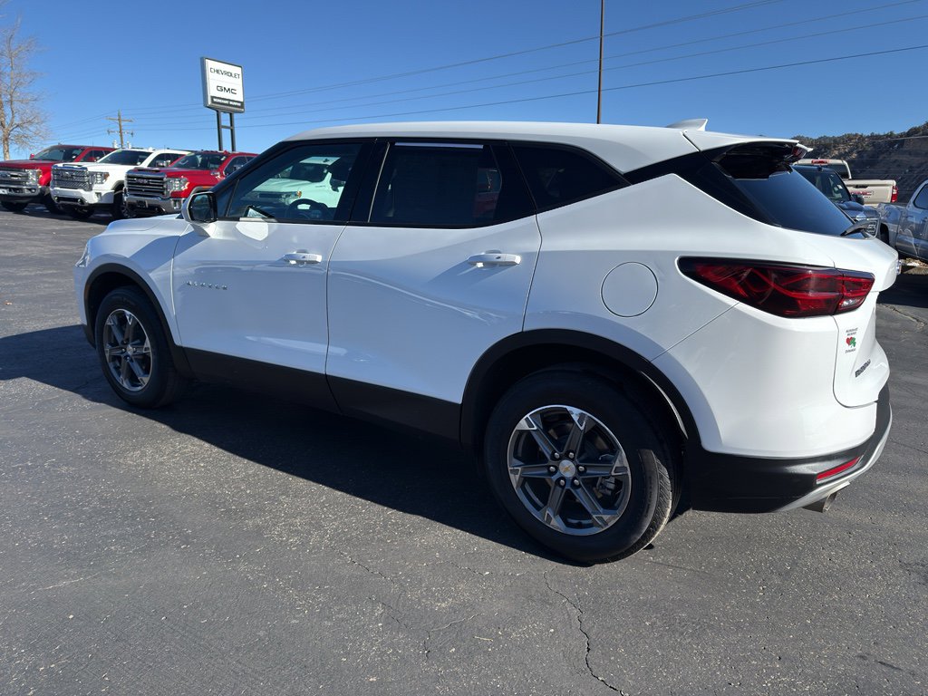 Used 2025 Chevrolet Blazer LT image 4
