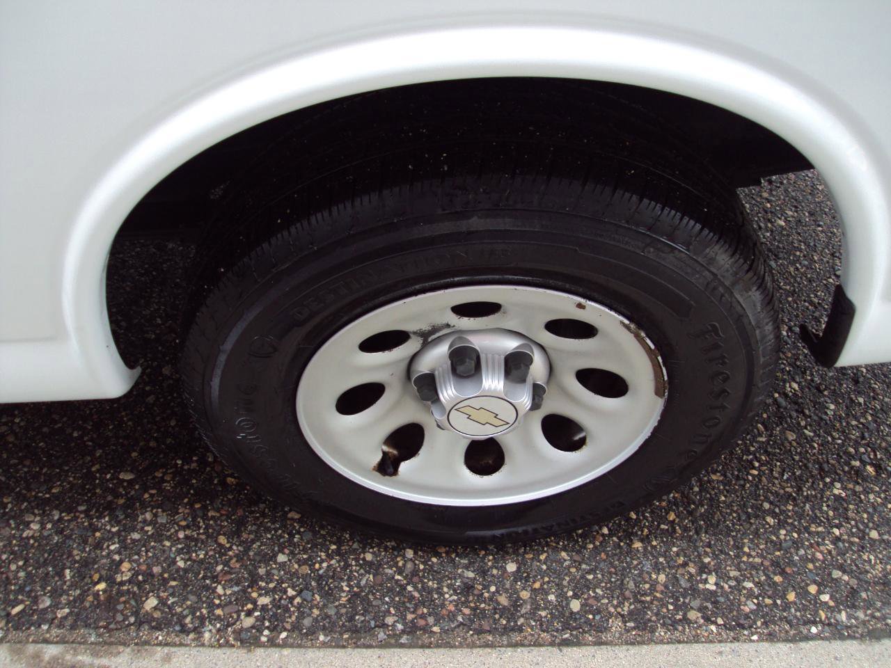 Used 2011 Chevrolet Express 1500 AWD image 32