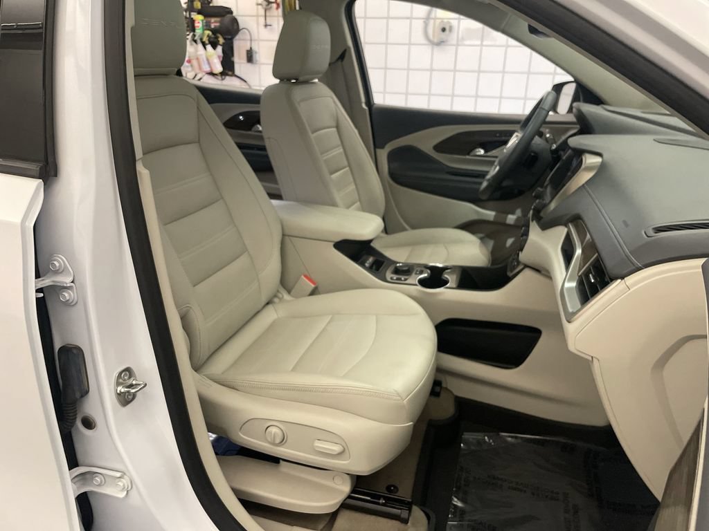 Used 2024 GMC Terrain Denali w/ Denali Premium Package AWD/4WD image 23