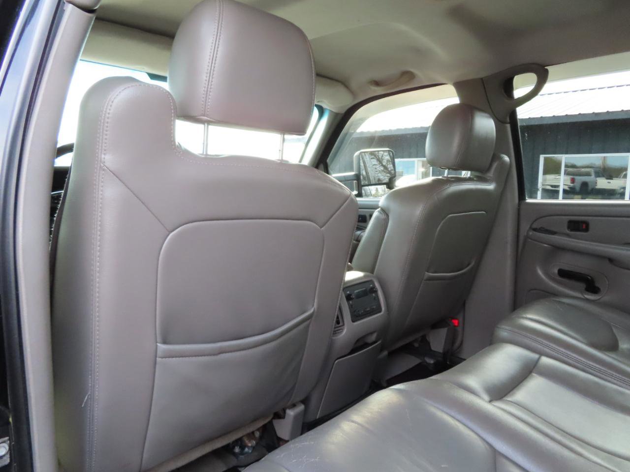 Used 2005 Chevrolet Silverado 2500 LT w/ Heavy-Duty Power Package image 42