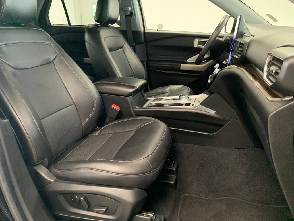 Used 2023 Ford Explorer Limited w/ Limited Technology Package RWD image 7