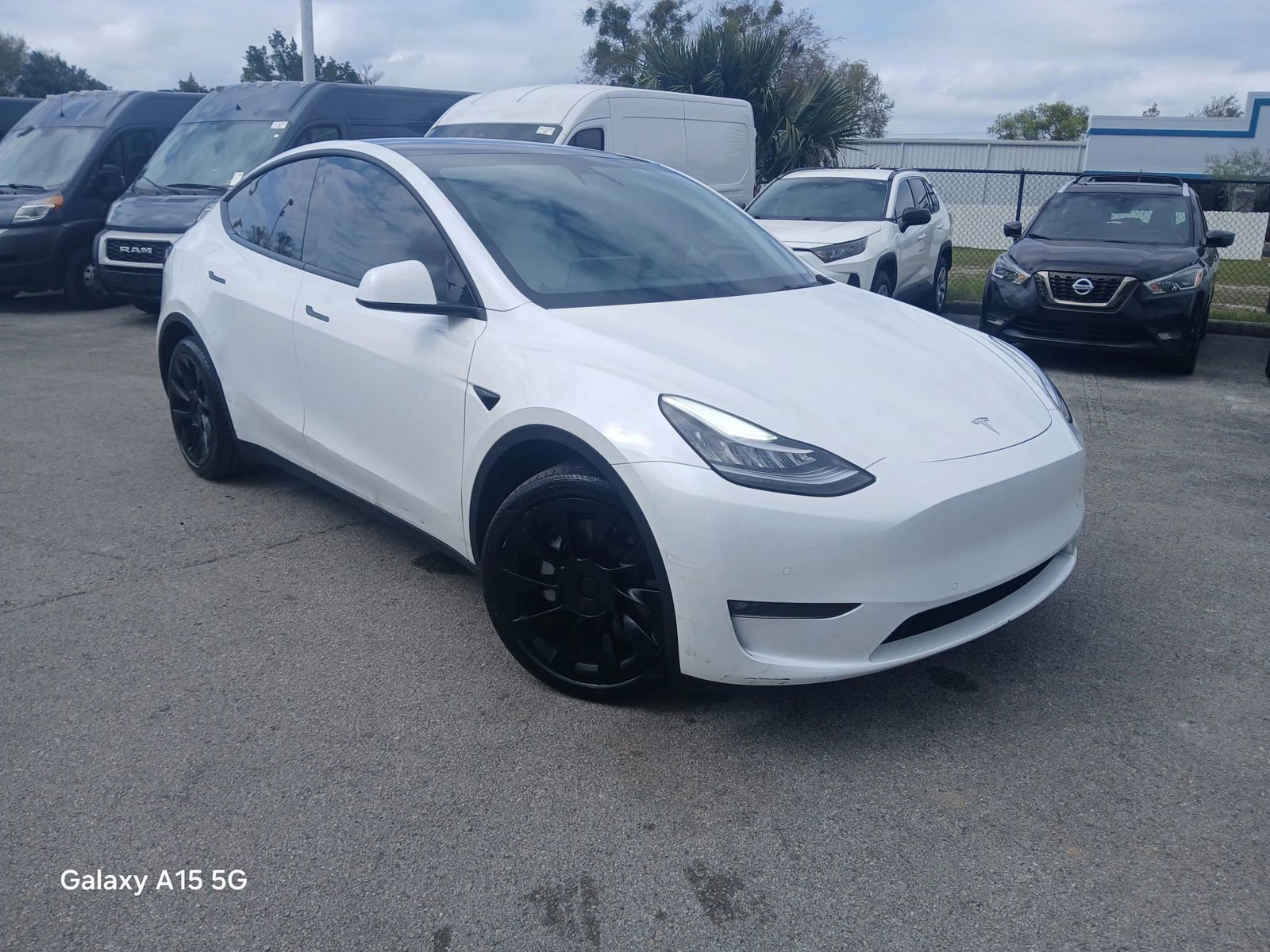 Used 2021 Tesla Model Y Long Range image 1