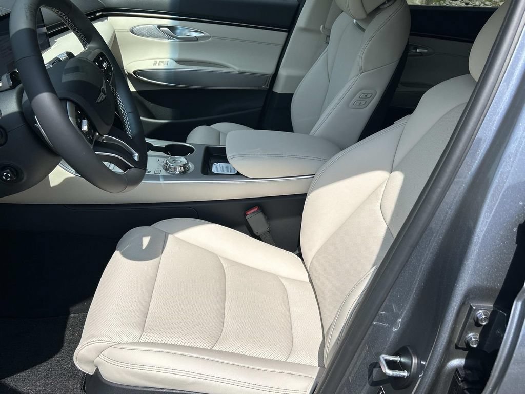 New 2027 Genesis GV70 2.5T Select AWD/4WD image 16