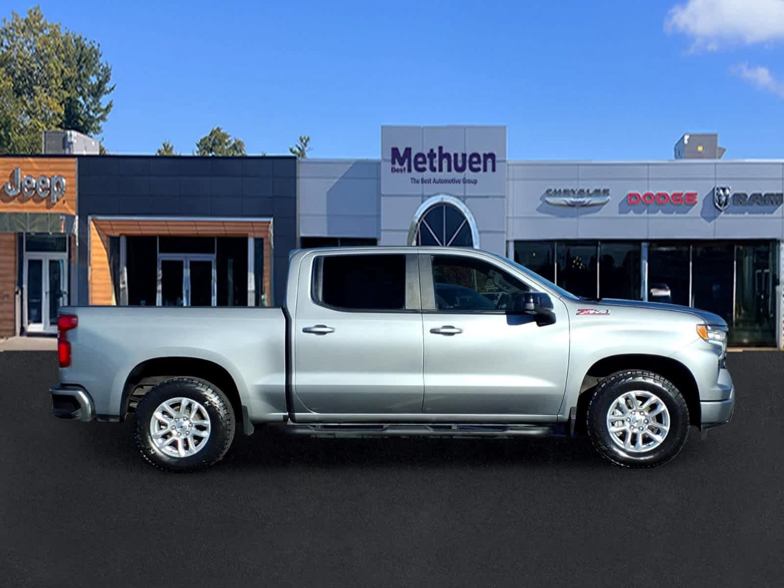 Used 2023 Chevrolet Silverado 1500 RST AWD/4WD image 2