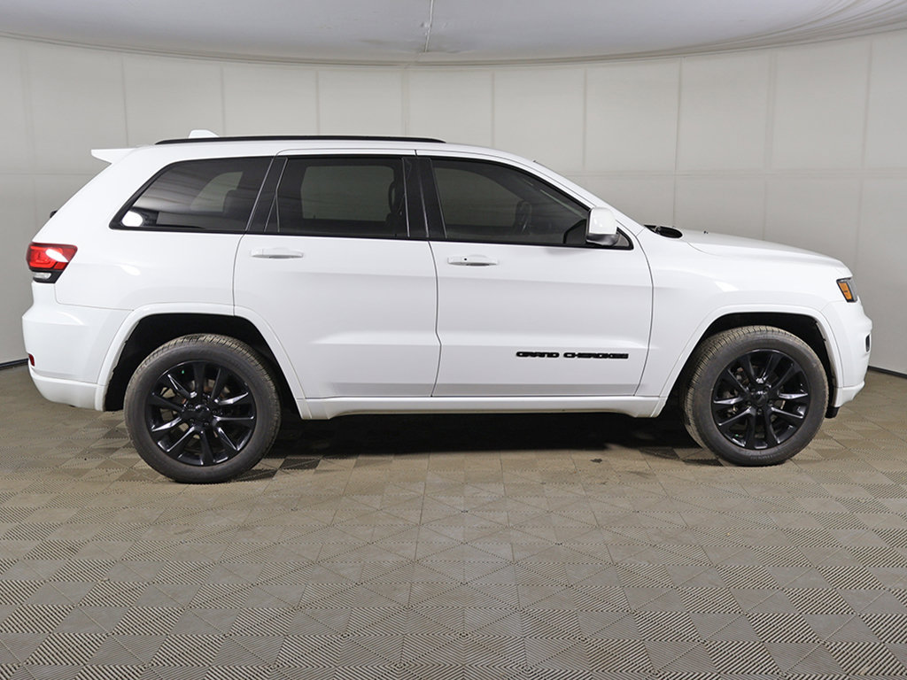 Used 2020 Jeep Grand Cherokee Altitude AWD/4WD image 14