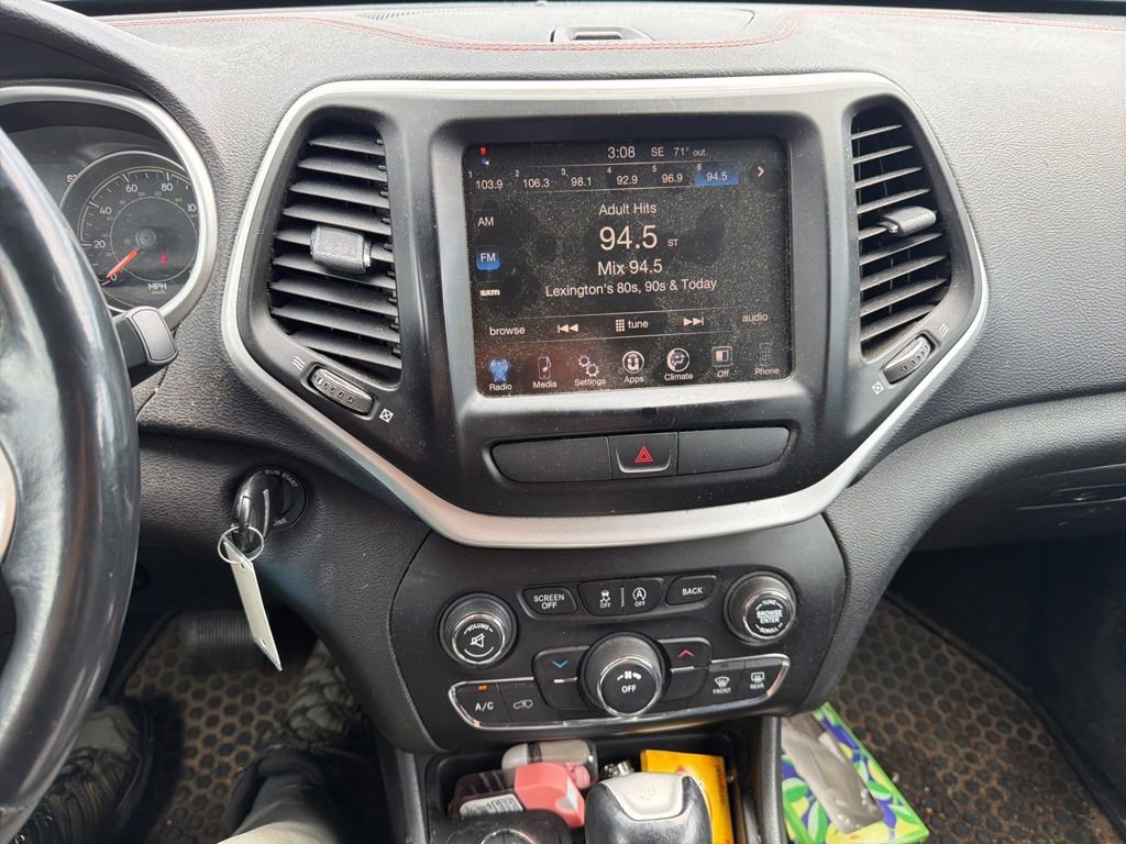 Used 2015 Jeep Cherokee Trailhawk AWD/4WD image 10
