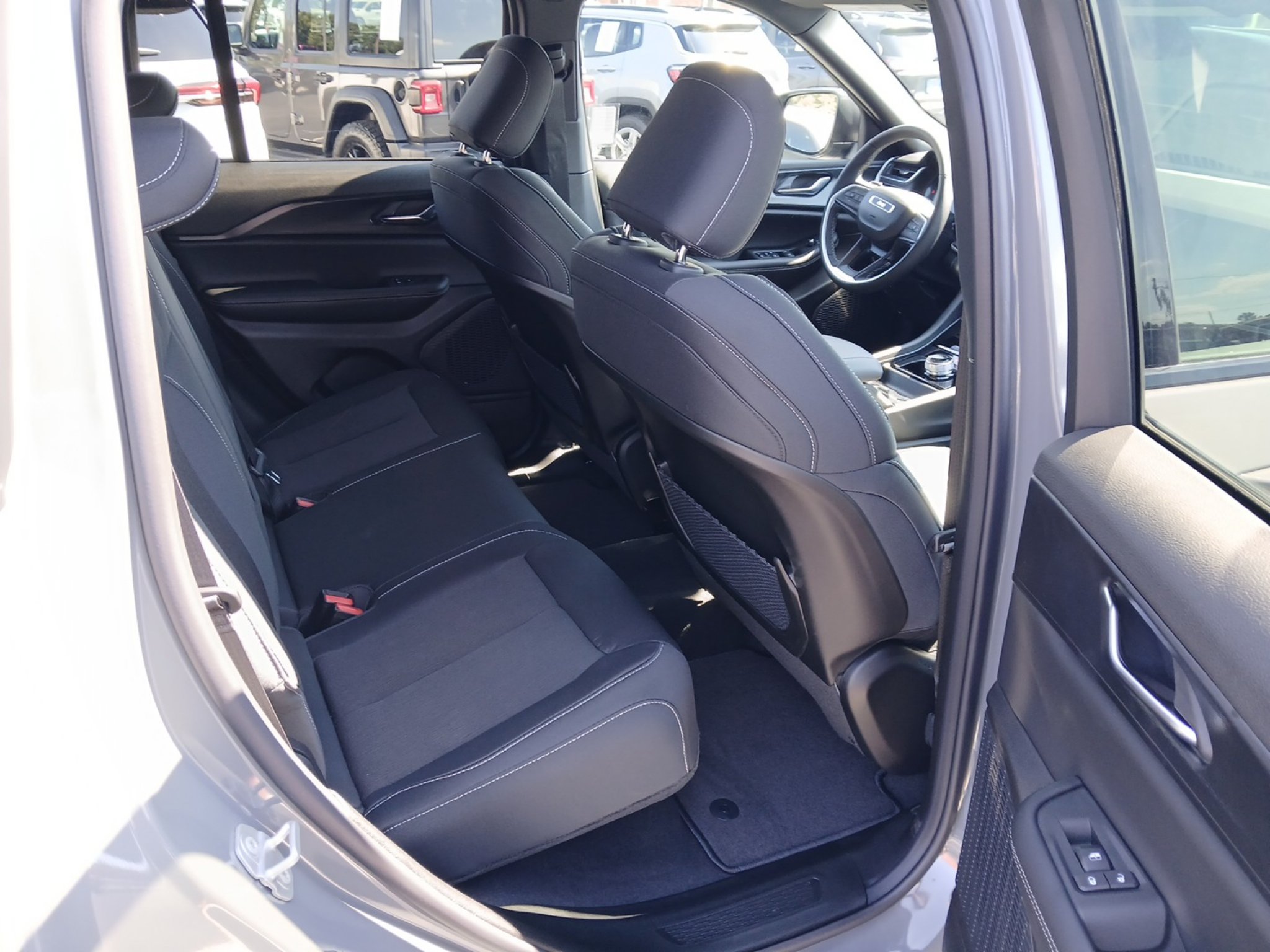 New 2027 Jeep Grand Cherokee Laredo X RWD image 30