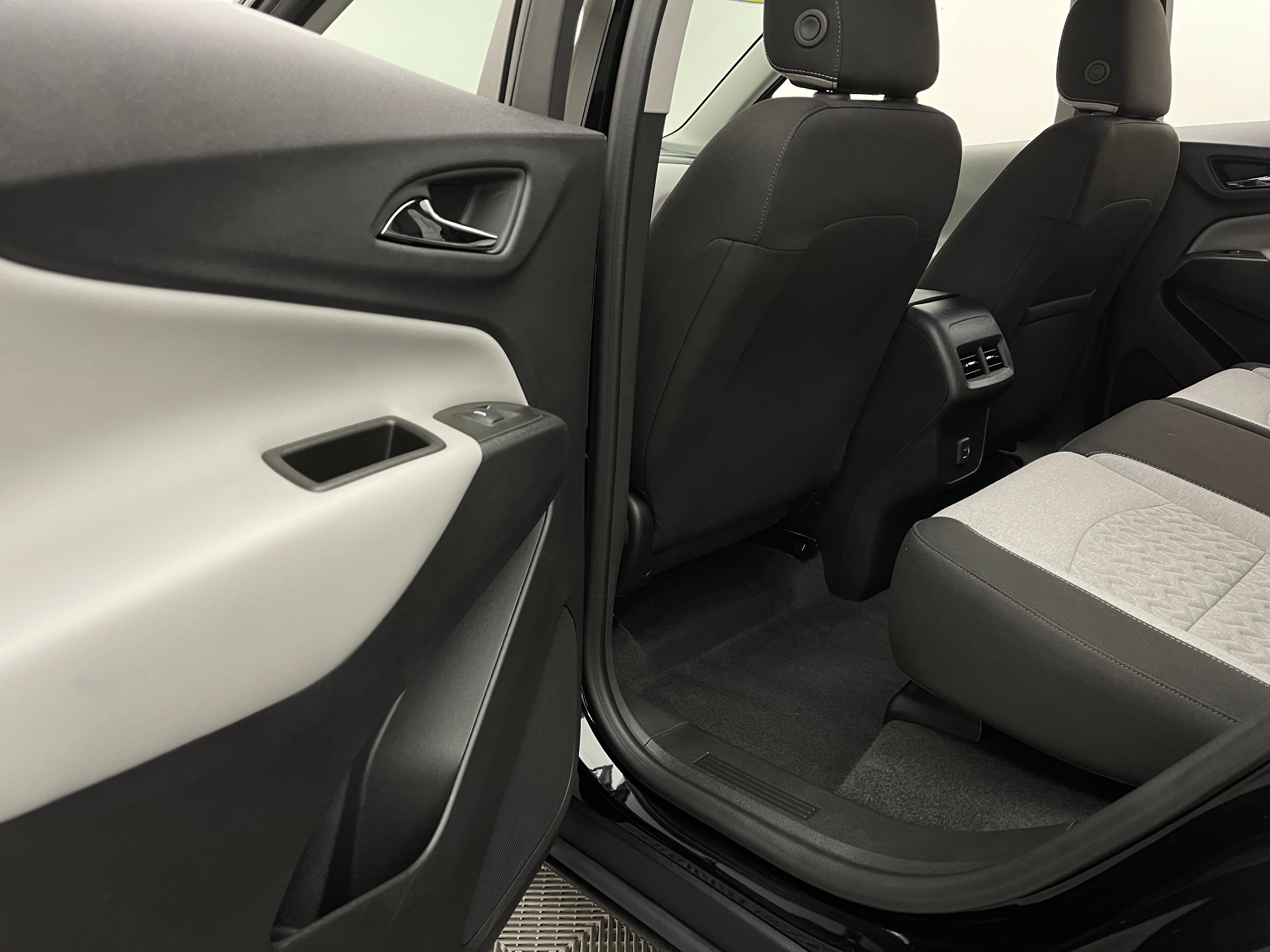 Used 2024 Chevrolet Equinox LS FWD image 34