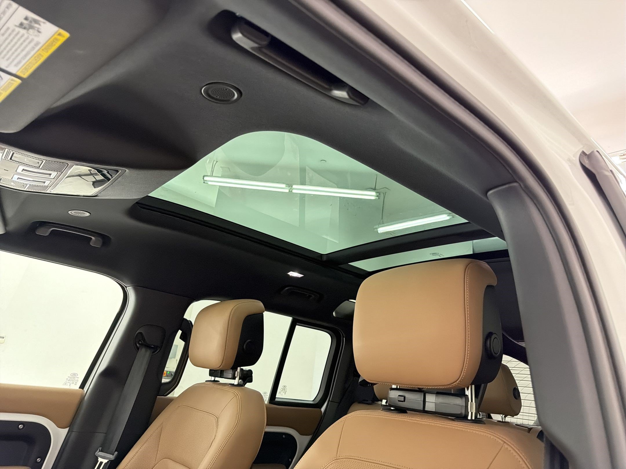 New 2026 Land Rover Defender 110 X-Dynamic SE AWD/4WD image 14