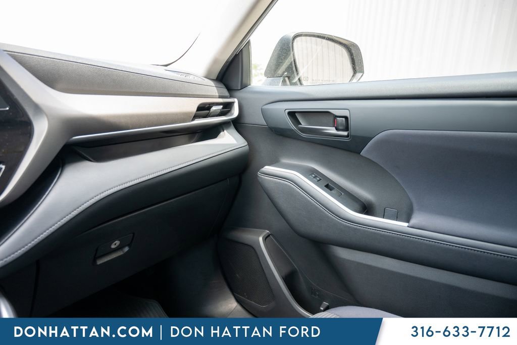 Used 2023 Toyota Highlander L FWD image 14